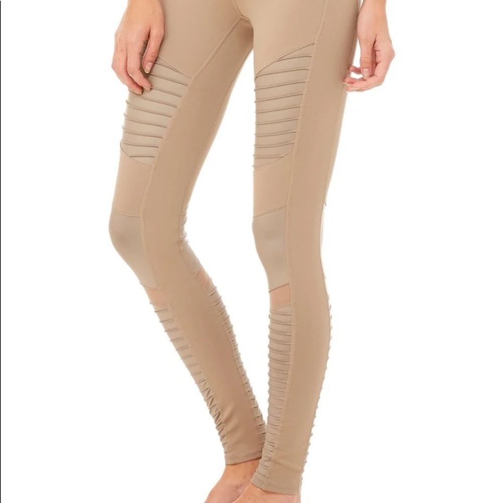 NWOT: Alo Yoga Moto Legging